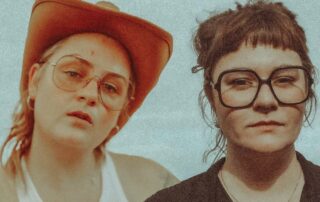 Influencerin Kim Hoss und die Bildhauerin Lise van Wersch